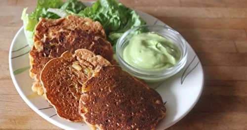 Galettes de maïs, sauce crémeuse à l'avocat (vegan, sans gluten)