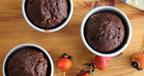 Muffins au chocolat fourrés à la confiture de cynorhodons