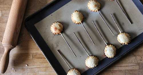 Pears pie pops