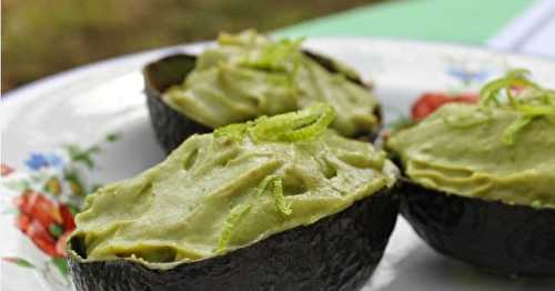 Petites crèmes d'avocat au citron vert