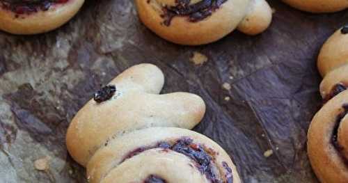 Petits lapins briochés à la framboise et chocolat/ Osterhasen mit Himbeeren und Schokolade