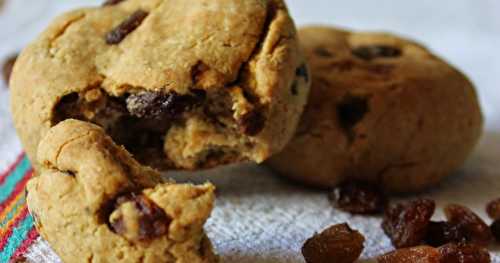 Petits pains à la farine de pois chiche et aux raisins secs