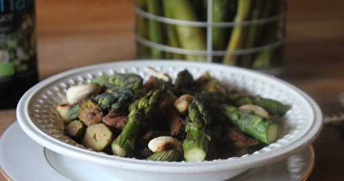 Poêlée d'asperges aux protéines de soja texturées et cajou