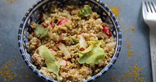 Salade croquante de quinoa, radis, abricots secs et curry