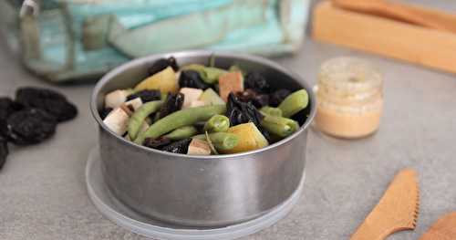 Salade de haricots verts, pommes de terre, tofu fumé, pruneaux et olives