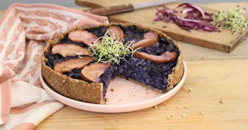 Tarte au chou rouge, tofu fumé et poire