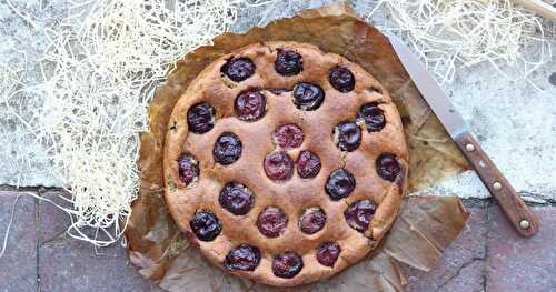 Gâteau au yaourt à la vanille et cerises (vegan)