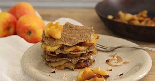 Millefeuille de galettes de sarrasin, pommes et noisette