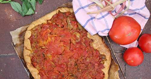 Tarte à la tomate et à la rhubarbe