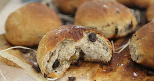 Petits pains briochés vegan aux pépites de chocolat / aux raisins et orange confites