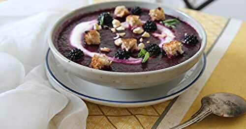 Soupe froide betteraves, mûres et lait de coco