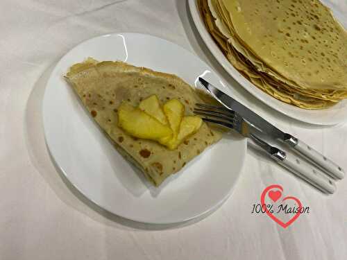 Crêpes à la vanille garnies aux pommes caramélisés.