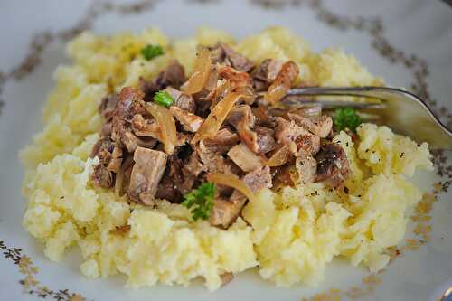 Restachou de canard, oignons de Roscoff, écrasé de pommes de terre