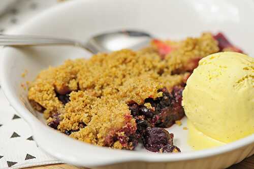 Crumble de sarrasin aux pommes et fruits rouges