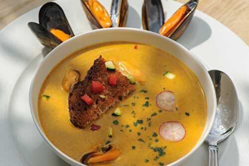 Soupe de moules épicée aux légumes