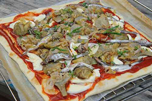 Pizza aux artichauts, aux anchois et à la criste marine (ou câpres)