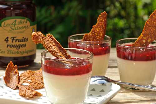 Panna cotta aux fruits rouges et tuiles de sarrasin