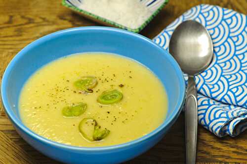 Soupe au céleri, poireaux et lait de coco