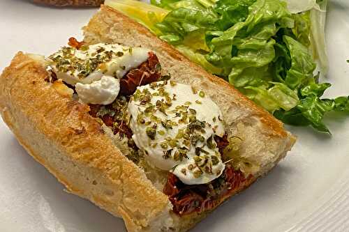 Baguette garnie chèvre et tomates séchées