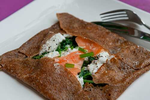 Crêpes au saumon fumé, chèvre et épinards