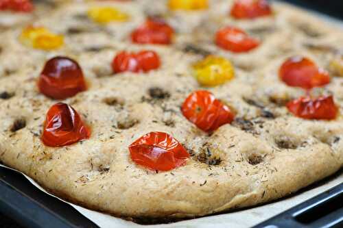 Focaccia à la farine complète et aux tomates cerises