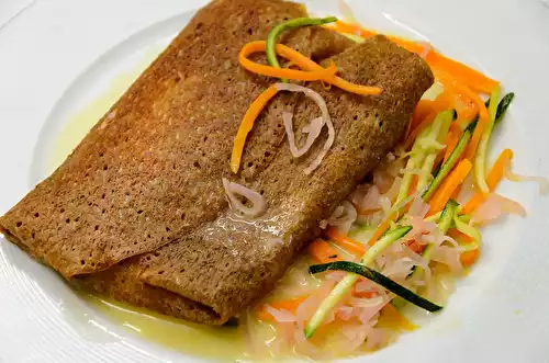 Crêpes au poisson, petits légumes et sauce au beurre blanc