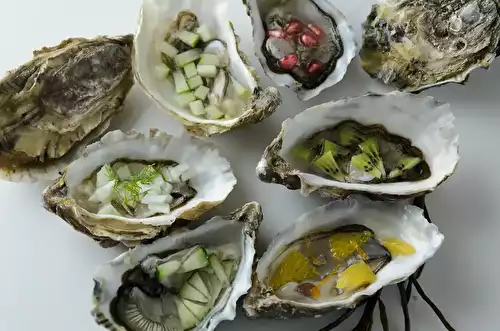 Des fruits et des légumes dans les huîtres crues