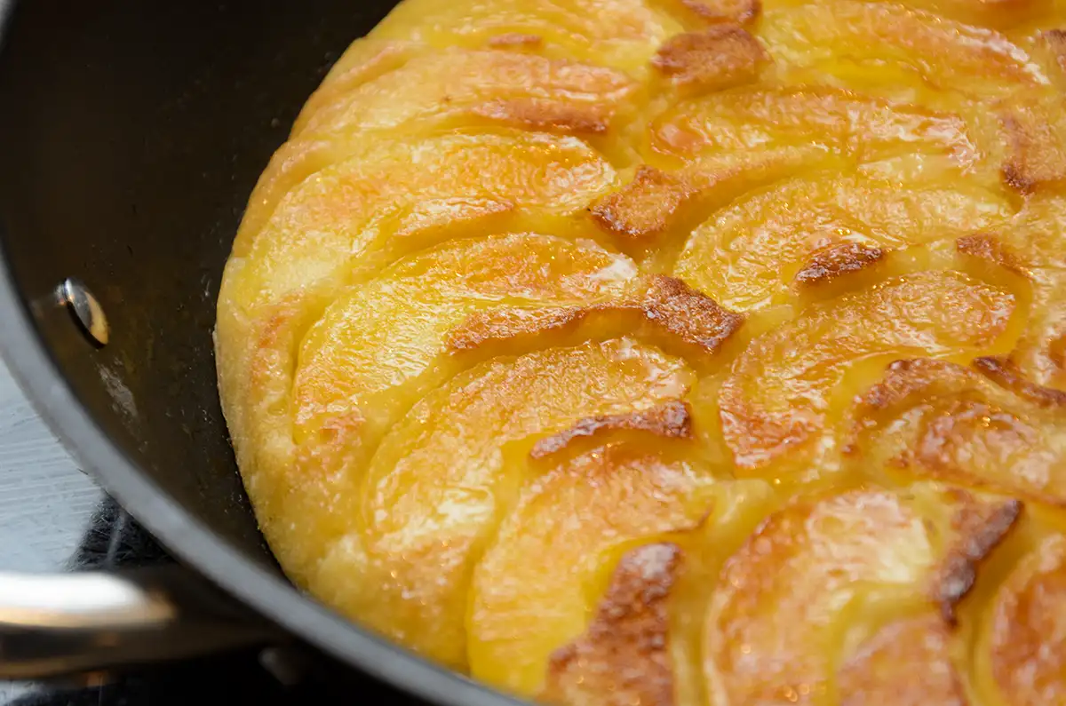 Gâteau aux pommes à la poêle