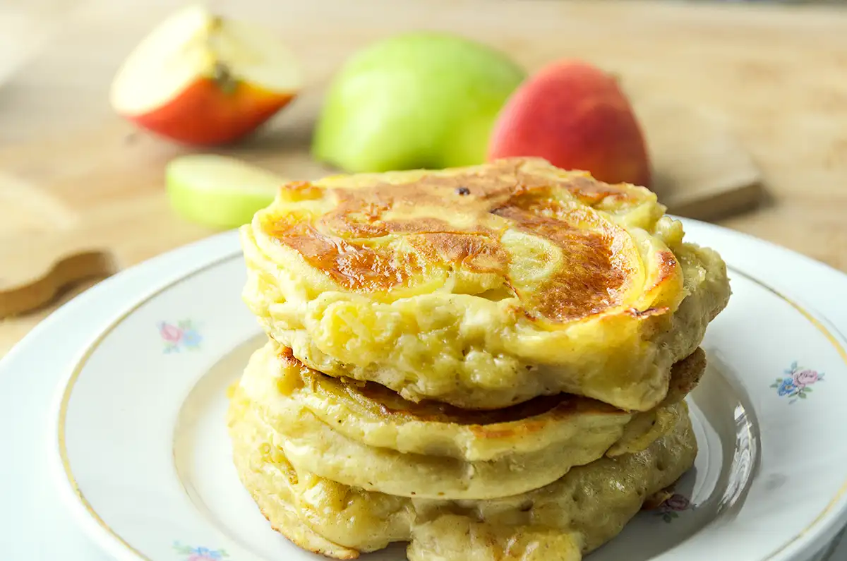 Dessert de pommes à la poêle, pâte levée