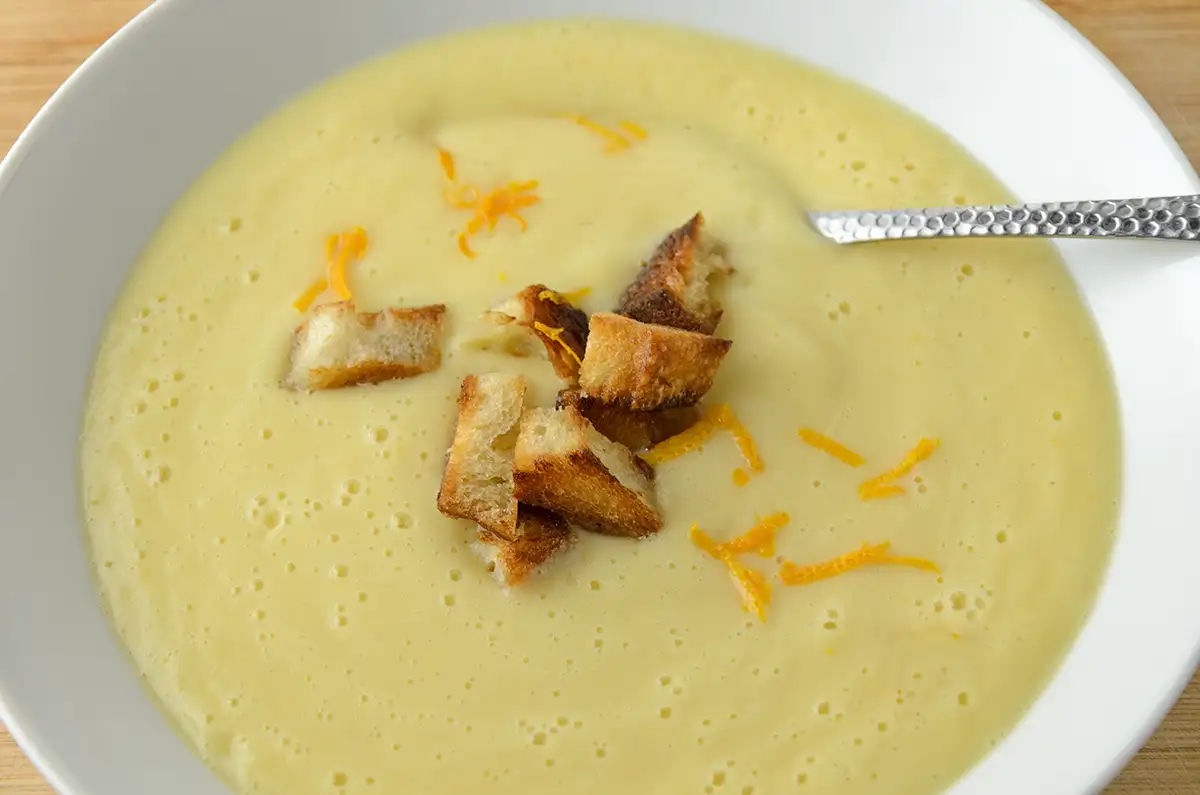 Soupe au chou-fleur et aux écorces d'oranges