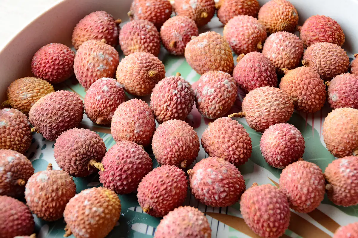 Vite, sauvons ces litchis !