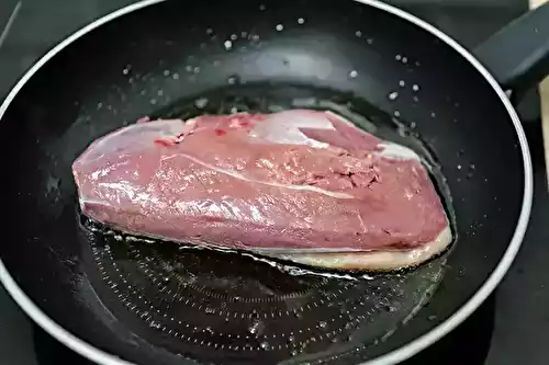 Pourquoi mes aliments accrochent même avec une bonne poêle ?