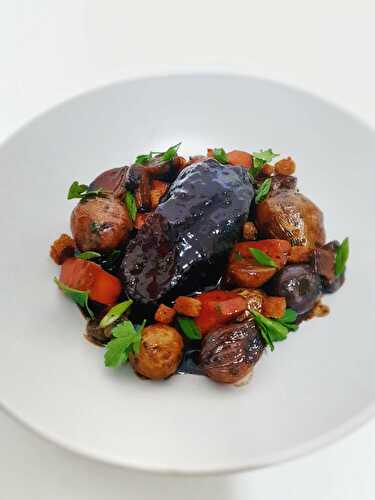 Joue de bœuf fondante au vin rouge et petits légumes