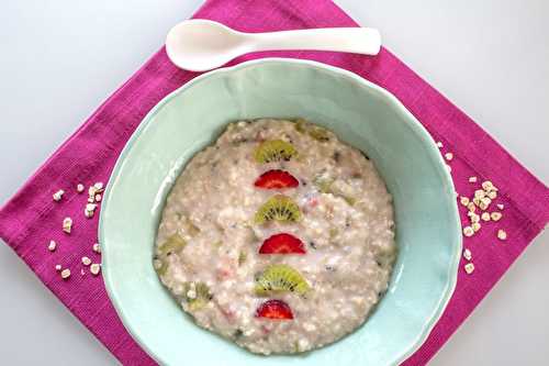 Bouillie aux flocons d’avoine et aux fruits frais