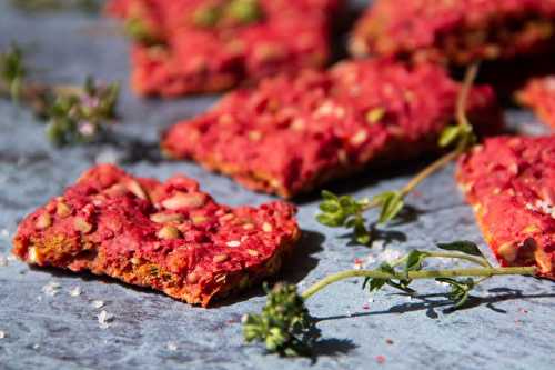 Crackers aux graines, à la betterave et au thym