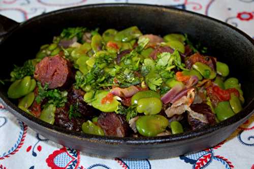 Fèves braisées au lard et au “chouriço” portugais