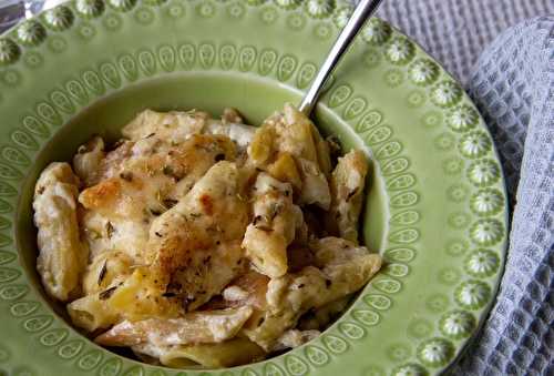 Gratin de pâtes: “penne rigate” aux petits oignons