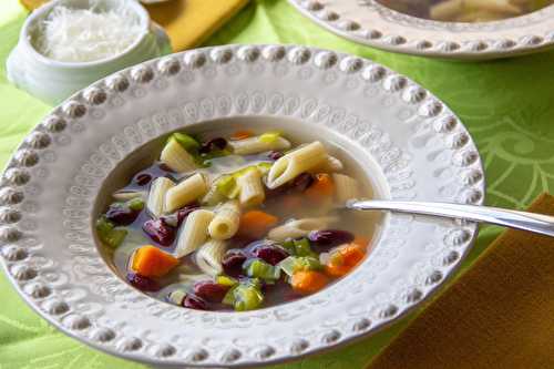 Minestrone rapide aux légumes et aux pâtes