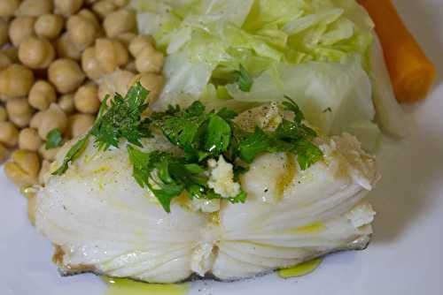 Pavés de morue cuits à l'eau et leurs légumes