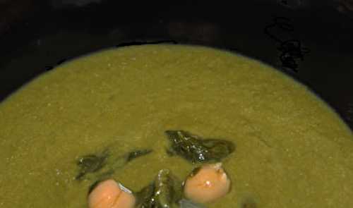 Soupe de pois-chiches et épinards