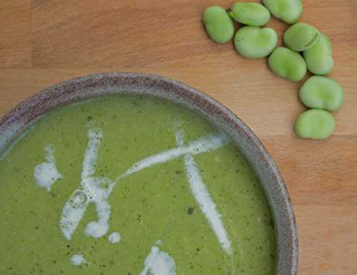 Velouté de fèves, courgettes et pommes de terre