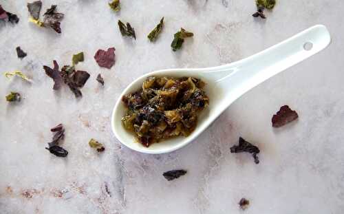 Tartare d’algues au confit d’oignon