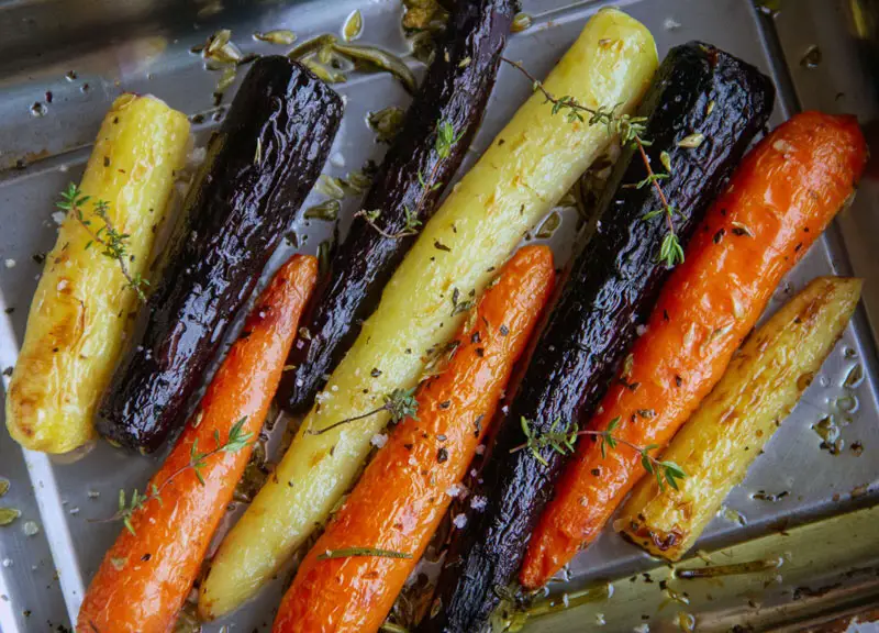 Carottes tricolores rôties au four