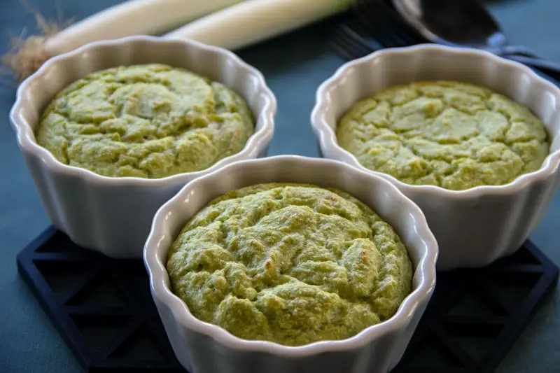 Petits soufflés aux feuilles de poireaux