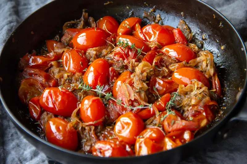 Confit d’oignon rouge et tomates cerises