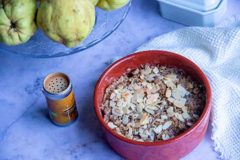 Crumble d'automne aux coings et aux figues