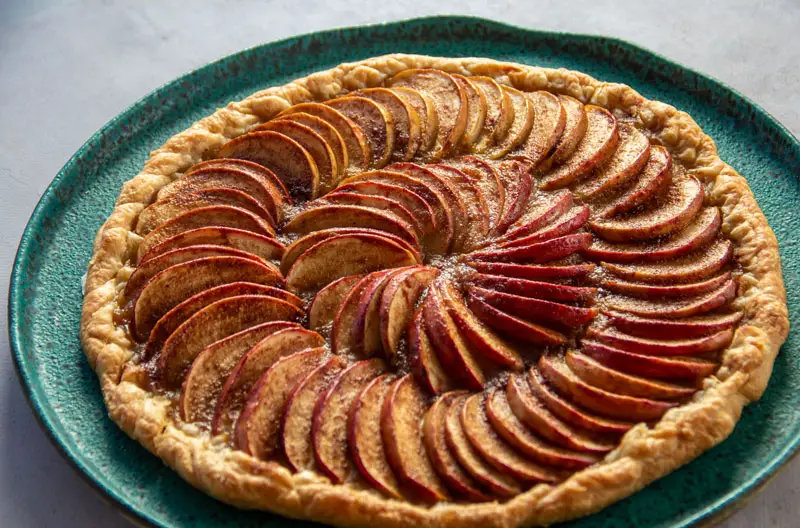 Tarte feuilletée aux pommes à la cannelle