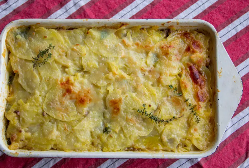 Gratin de pommes de terre à la viande