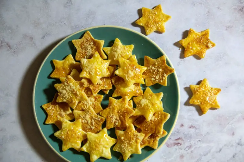 Biscuits étoiles feuilletés au Parmesan