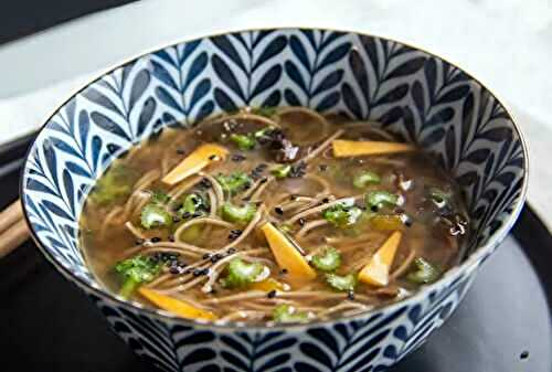 Bouillon de légumes et nouilles au Miso